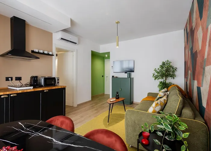 Yasmine Luxury In San Giovanni Apartmán *